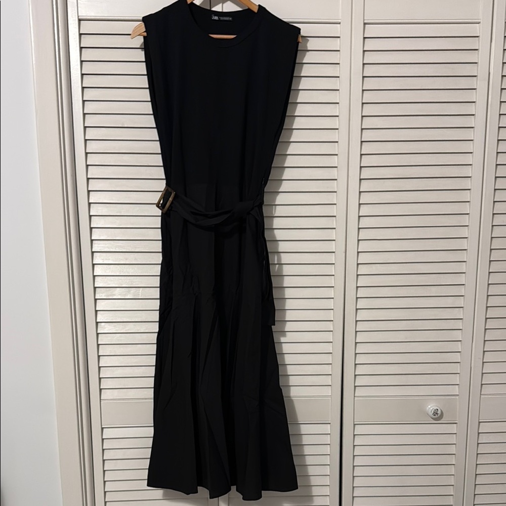 Elegant Black Sleeveless Dress